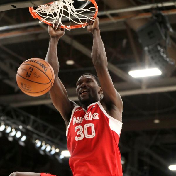 Memphis Hustle Player 30 hanging from basket after slam dunk 